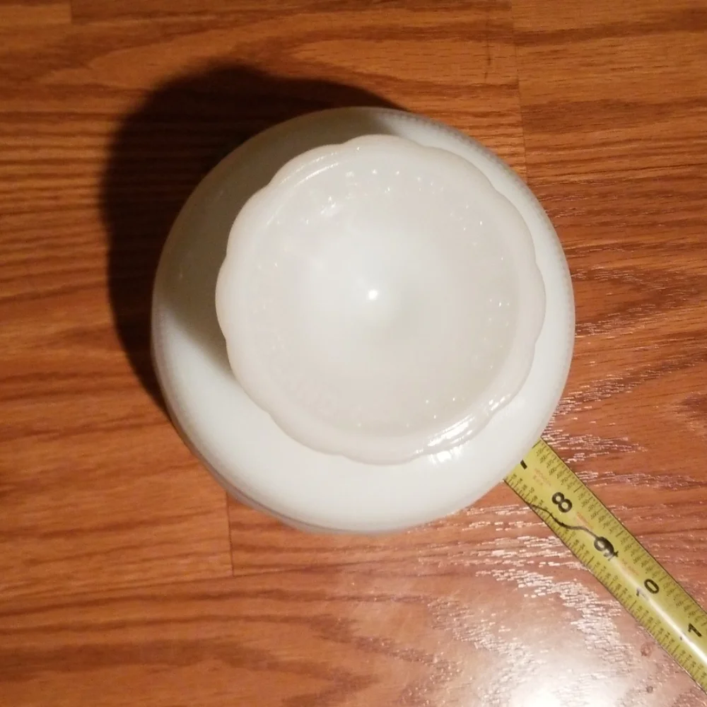Vintage milk glass candy dish‎